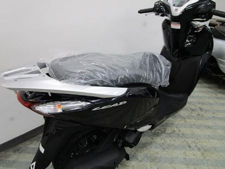ホンダ リード125 各色展示中!足元フラットで人気のリード125!スマートキーになって益々便利です!下取り歓迎 10