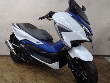ホンダ フォルツァ 走行距離が2,266kmの低走行車両!マフラーカスタム!グリップヒーター付いてお買い得です 1