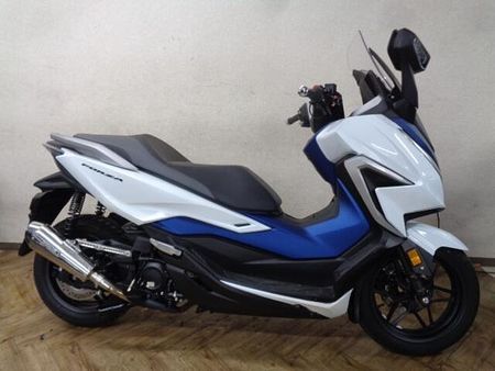 ホンダ フォルツァ 走行距離が2,266kmの低走行車両!マフラーカスタム!グリップヒーター付いてお買い得です 2