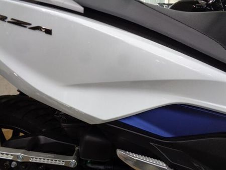 ホンダ フォルツァ 走行距離が2,266kmの低走行車両!マフラーカスタム!グリップヒーター付いてお買い得です 30