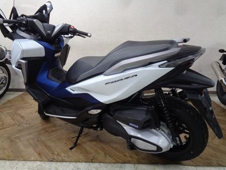 ホンダ フォルツァ 走行距離が2,266kmの低走行車両!マフラーカスタム!グリップヒーター付いてお買い得です 4