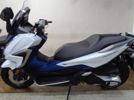 ホンダ フォルツァ 走行距離が2,266kmの低走行車両!マフラーカスタム!グリップヒーター付いてお買い得です 5