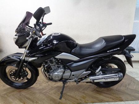 スズキ GSR250 250ccとは思えない大きな車格が人気のGSR250!お買い得プライスで大放出です! 2