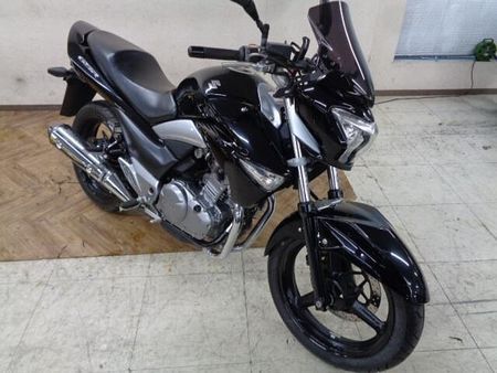 スズキ GSR250 250ccとは思えない大きな車格が人気のGSR250!お買い得プライスで大放出です! 21