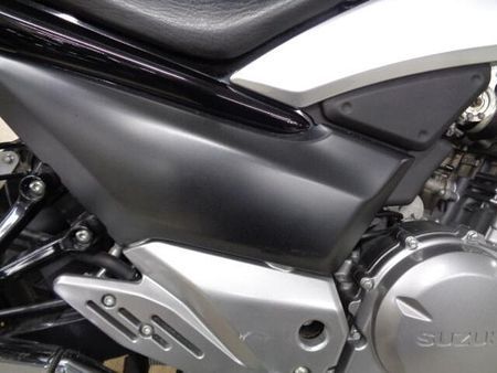 スズキ GSR250 250ccとは思えない大きな車格が人気のGSR250!お買い得プライスで大放出です! 33