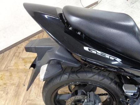 スズキ GSR250 250ccとは思えない大きな車格が人気のGSR250!お買い得プライスで大放出です! 38