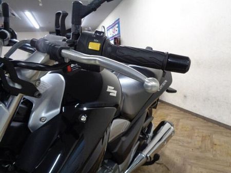 スズキ GSR250 250ccとは思えない大きな車格が人気のGSR250!お買い得プライスで大放出です! 44