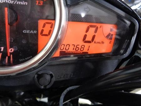スズキ GSR250 250ccとは思えない大きな車格が人気のGSR250!お買い得プライスで大放出です! 6