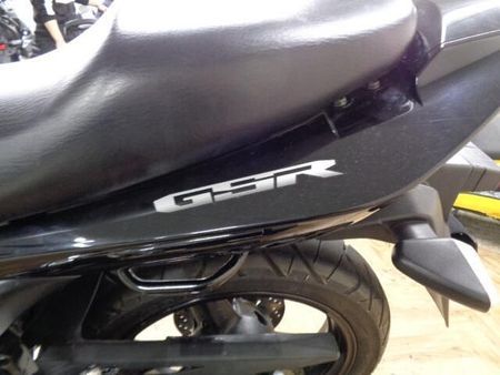 スズキ GSR250 250ccとは思えない大きな車格が人気のGSR250!お買い得プライスで大放出です! 59