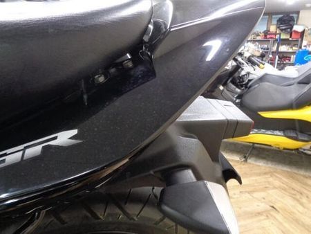 スズキ GSR250 250ccとは思えない大きな車格が人気のGSR250!お買い得プライスで大放出です! 60