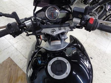 スズキ GSR250 250ccとは思えない大きな車格が人気のGSR250!お買い得プライスで大放出です! 9