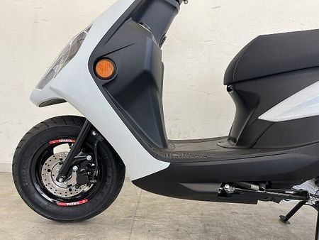 ヤマハ アクシス Z AXIS Z 2024年モデル LEDヘッドライトバルブ装備 27