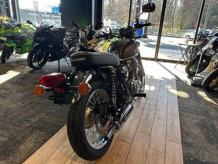 カワサキ W800 相模原エリア唯一のカワサキプラザ店です。お気軽にお問合せくださいませ。 4