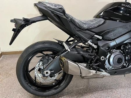 スズキ GSX-S1000 店頭現車無し、要取り寄せ車両。 12