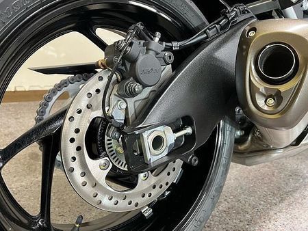 スズキ GSX-S1000 店頭現車無し、要取り寄せ車両。 16