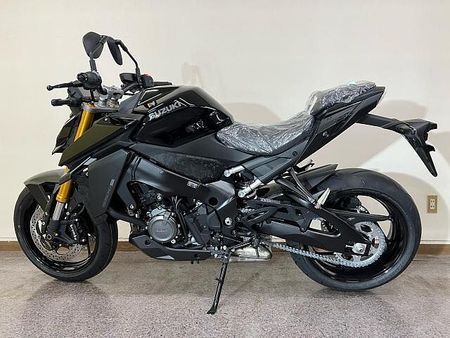 スズキ GSX-S1000 店頭現車無し、要取り寄せ車両。 17