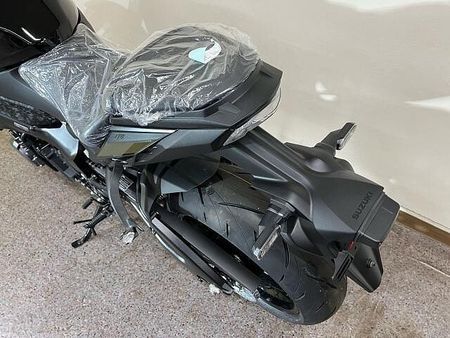 スズキ GSX-S1000 店頭現車無し、要取り寄せ車両。 18