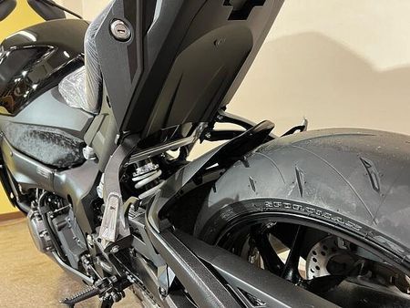 スズキ GSX-S1000 店頭現車無し、要取り寄せ車両。 22