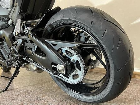スズキ GSX-S1000 店頭現車無し、要取り寄せ車両。 24