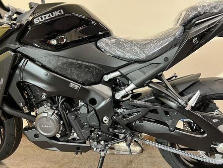スズキ GSX-S1000 店頭現車無し、要取り寄せ車両。 25