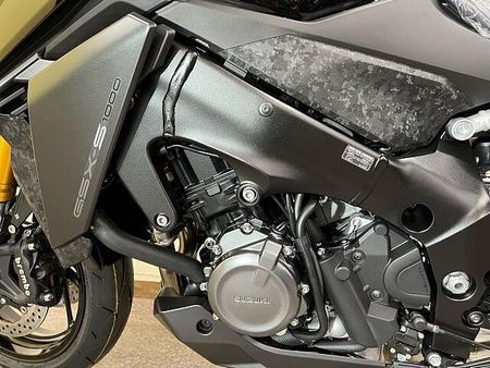 スズキ GSX-S1000 店頭現車無し、要取り寄せ車両。 27