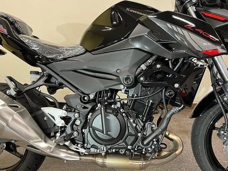 カワサキ Z400 店頭現車無し、要取り寄せ車両。 11