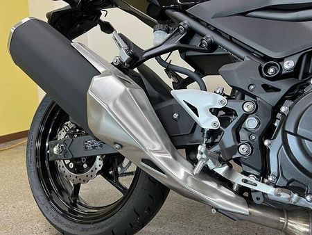 カワサキ Z400 店頭現車無し、要取り寄せ車両。 14