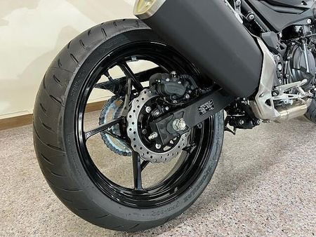 カワサキ Z400 店頭現車無し、要取り寄せ車両。 18