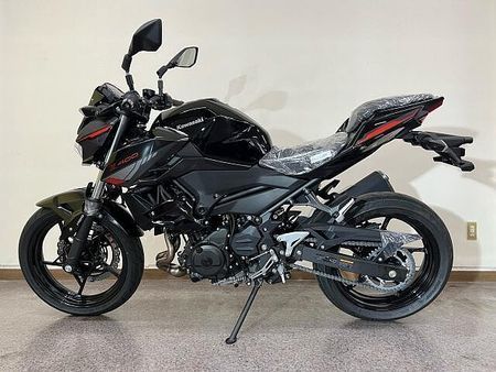 カワサキ Z400 店頭現車無し、要取り寄せ車両。 20