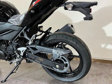 カワサキ Z400 店頭現車無し、要取り寄せ車両。 24