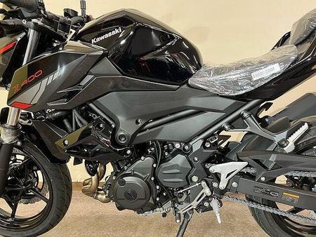 カワサキ Z400 店頭現車無し、要取り寄せ車両。 28