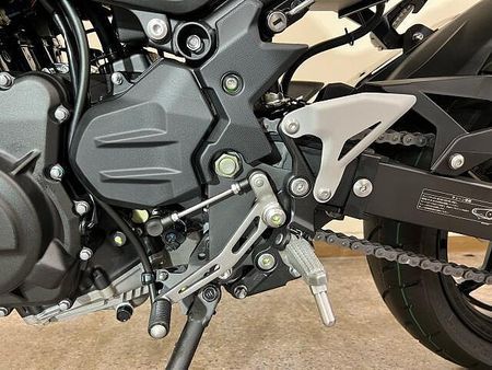 カワサキ Z400 店頭現車無し、要取り寄せ車両。 29