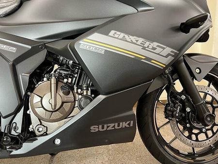 スズキ ジクサー SF250 12