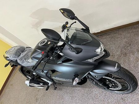 スズキ ジクサー SF250 3