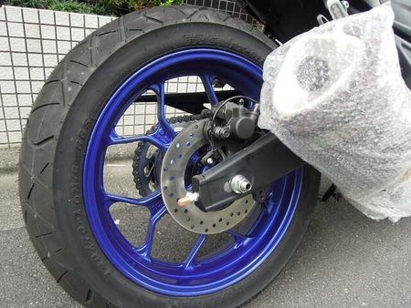 ヤマハ MT-25 エンジン特性はそのままに精悍なフロントマスクに強靭な足回り! 11