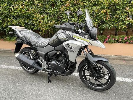 スズキ Vストローム250 大柄な車体でタフなエンジンを搭載のV-ストローム250ABSの入荷です! 1
