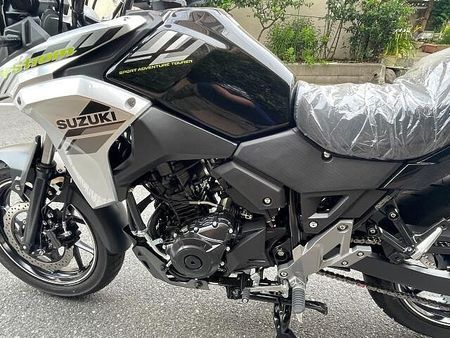 スズキ Vストローム250 大柄な車体でタフなエンジンを搭載のV-ストローム250ABSの入荷です! 12