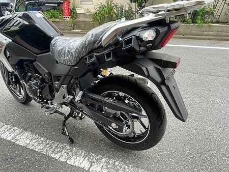 スズキ Vストローム250 大柄な車体でタフなエンジンを搭載のV-ストローム250ABSの入荷です! 13