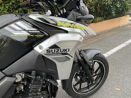 スズキ Vストローム250 大柄な車体でタフなエンジンを搭載のV-ストローム250ABSの入荷です! 20