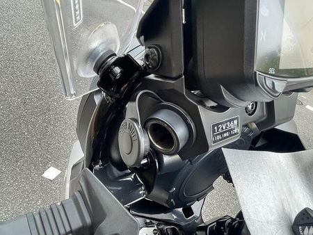 スズキ Vストローム250 大柄な車体でタフなエンジンを搭載のV-ストローム250ABSの入荷です! 22