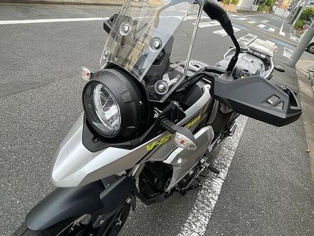 スズキ Vストローム250 大柄な車体でタフなエンジンを搭載のV-ストローム250ABSの入荷です! 24