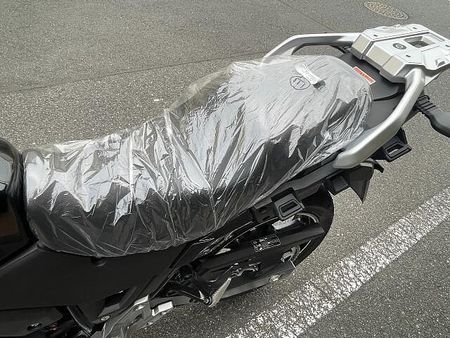 スズキ Vストローム250 大柄な車体でタフなエンジンを搭載のV-ストローム250ABSの入荷です! 27
