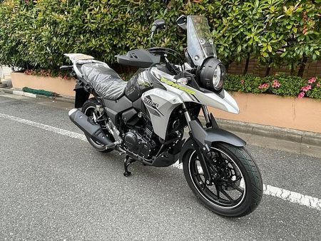 スズキ Vストローム250 大柄な車体でタフなエンジンを搭載のV-ストローム250ABSの入荷です! 3
