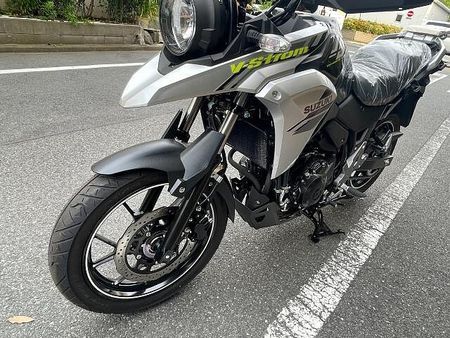 スズキ Vストローム250 大柄な車体でタフなエンジンを搭載のV-ストローム250ABSの入荷です! 7