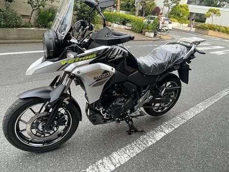 スズキ Vストローム250 大柄な車体でタフなエンジンを搭載のV-ストローム250ABSの入荷です! 8