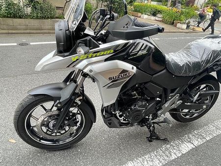 スズキ Vストローム250 大柄な車体でタフなエンジンを搭載のV-ストローム250ABSの入荷です! 9