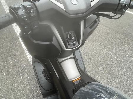 ヤマハ NMAX 155 話題の新型N-MAX155の入荷です!快適に走れるパワフルエンジン搭載!! 10