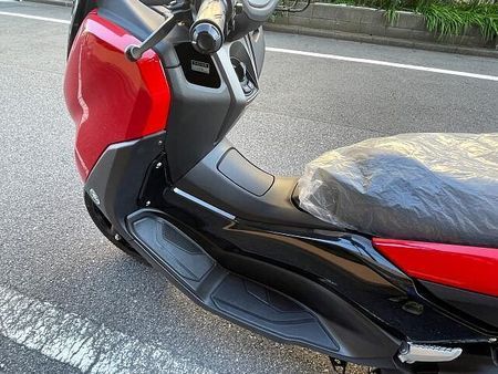 ヤマハ NMAX 155 レッドが際立つ!N-MAX155!豪華機能満載のスマートキーモデルです!上質な走りです!! 11