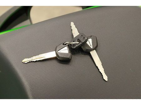 カワサキ ニンジャ 1000 (Z1000SX) メールでお問合せの際は、ronajapan@gmail.com までお気軽にどうぞ! 35