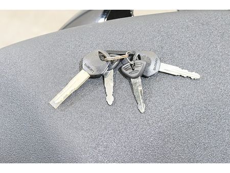 スズキ グラディウス650 メールでお問合せの際は、ronajapan@gmail.com までお気軽にどうぞ! 34